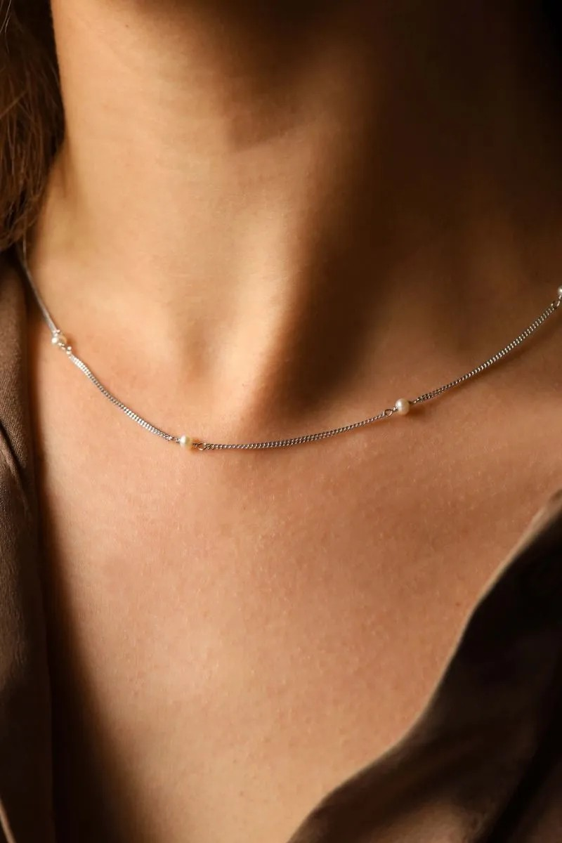 Necklace Tiny Pearls Gold